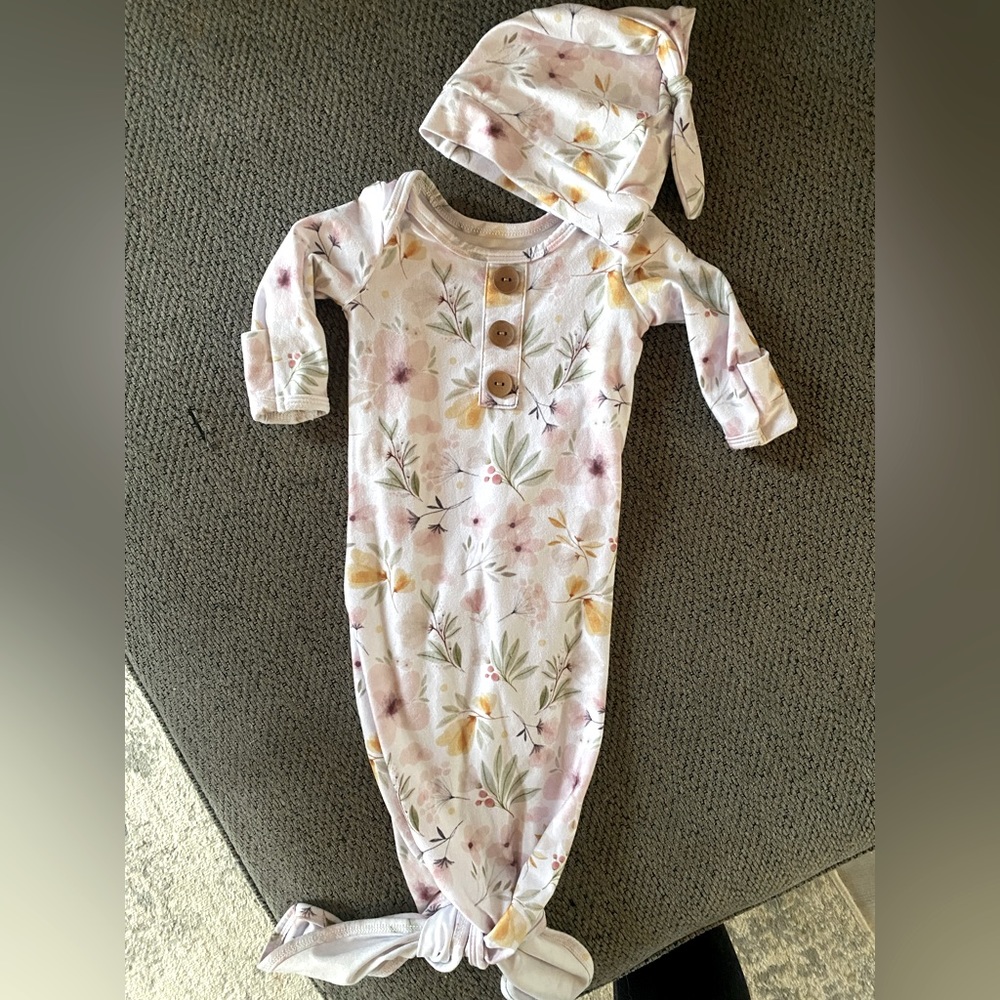 Caden lane knotted gown set